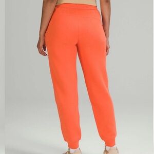 Lululemon Scuba High-Rise Jogger
Warm Coral Size 0
